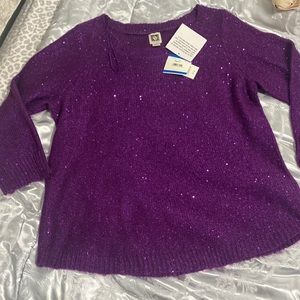 Beautiful sweater Purple color nice for a gift or for yourself